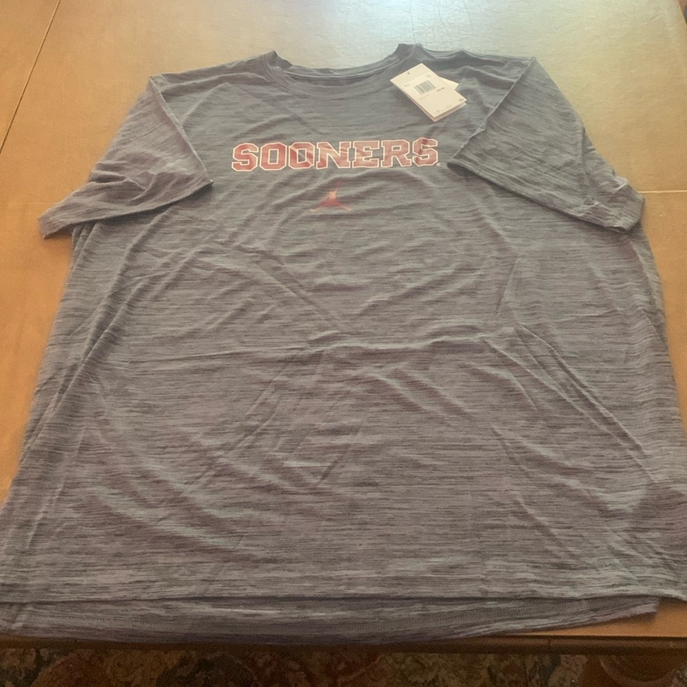 University of Oklahoma. Jordan Dri Fit s/s T-Shirt. Granite. NWT. Size 3XL